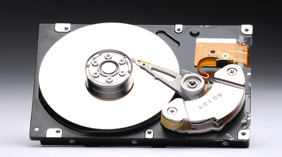mac internal hard drive vs pc internal hard drive